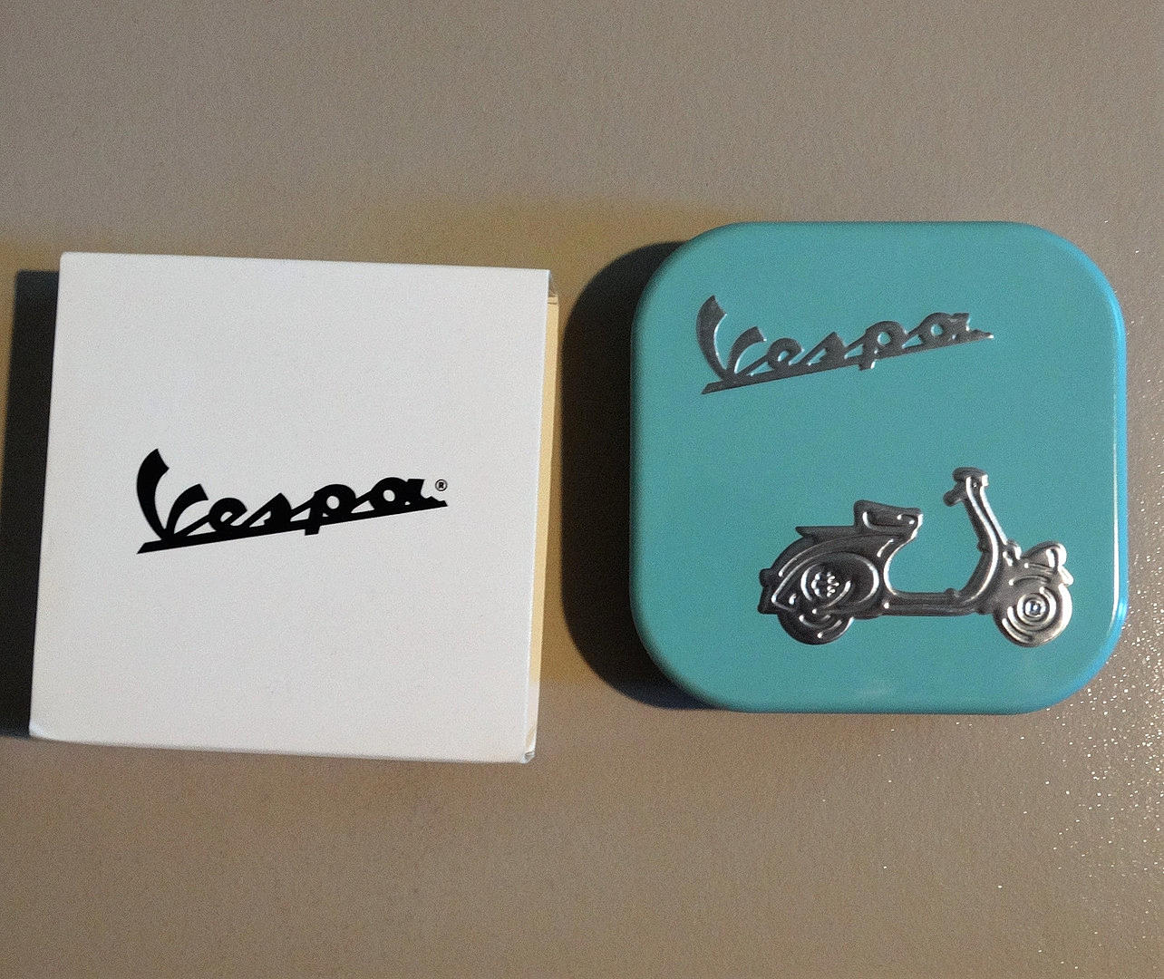 VESPA NYCKELRING, med ljusfunktion.