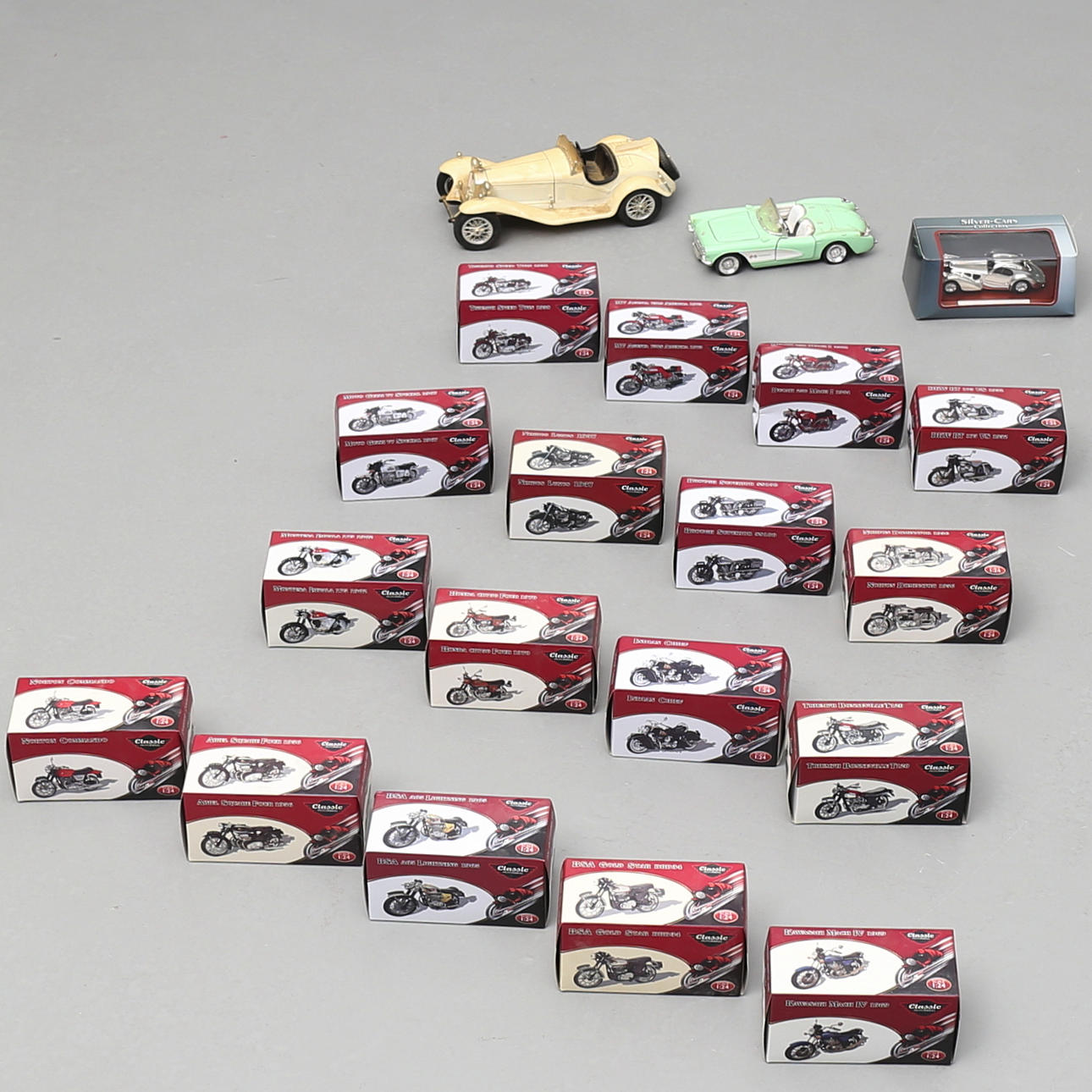 MODELLMOTORCYKLAR, 17 st, samt 3 st bilar.