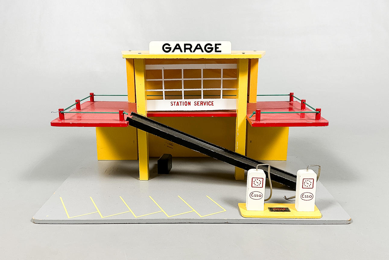LEGETØJ, 'Esso Garage', Brio, 20. århundrede.
