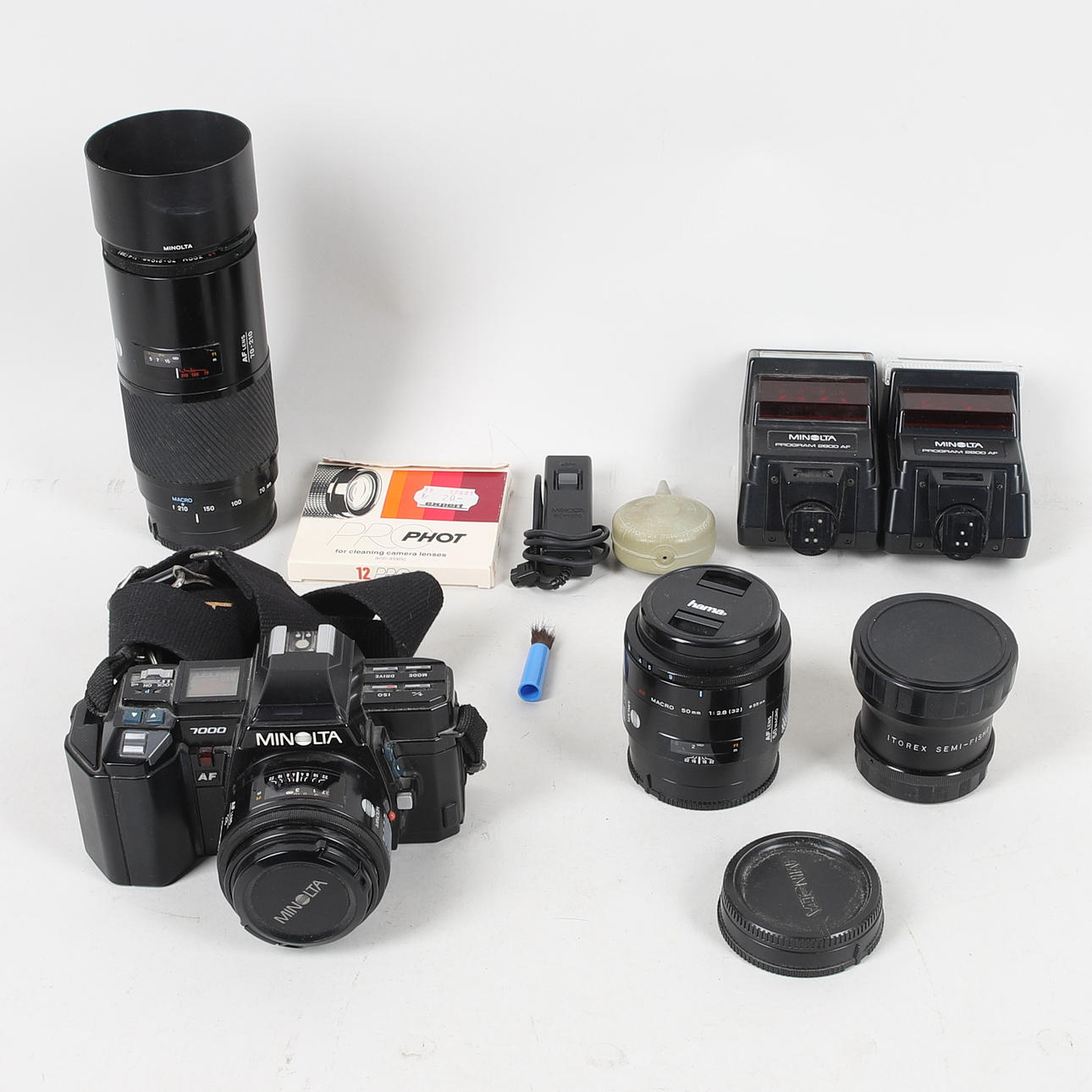 CÁMARA ANALÓGICA con accesorios, Minolta.