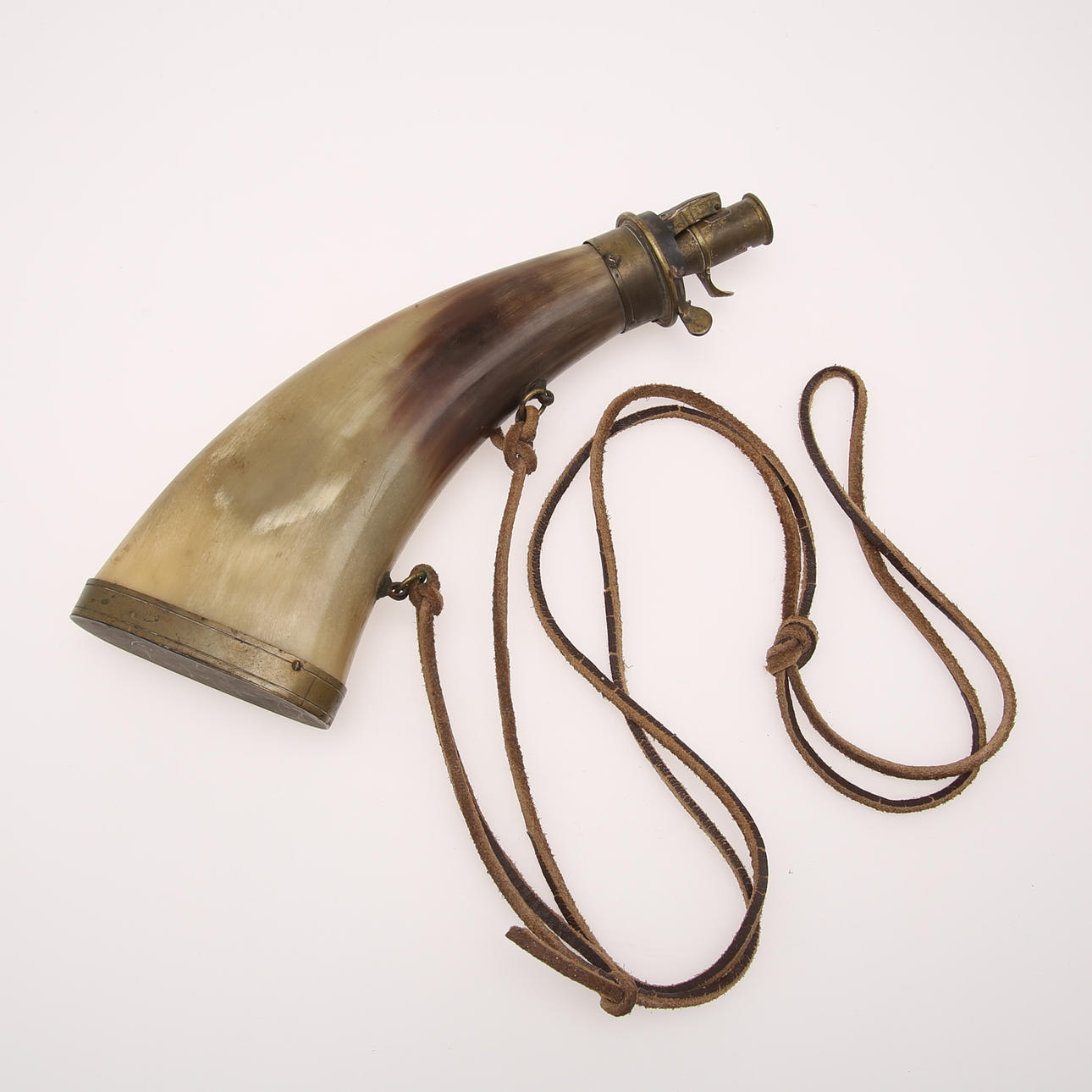 KRUTHORN, horn samt mässing.