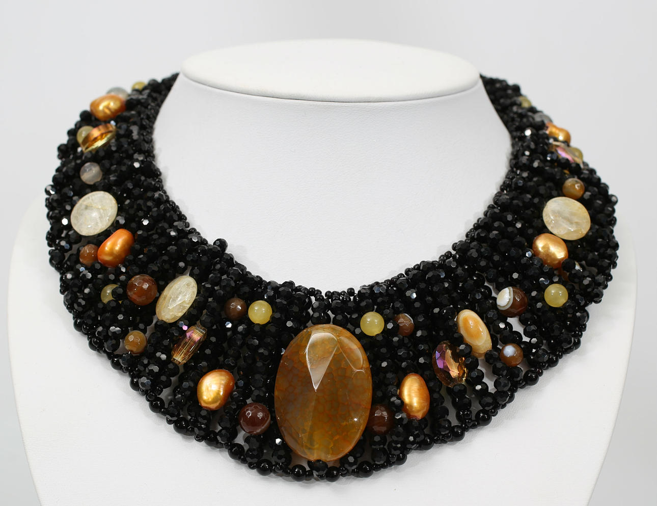 COLLIER, bland annat agat och kvartskristaller, handgjort, Antique Fashion, Haute Couture, 2000-tal.