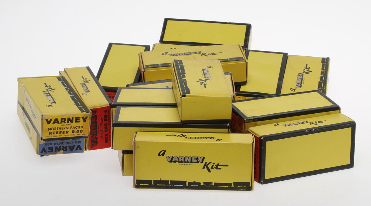 MODELLTÅG cirka 20 stycken godsvagnar VARNEY i originalkartonger.