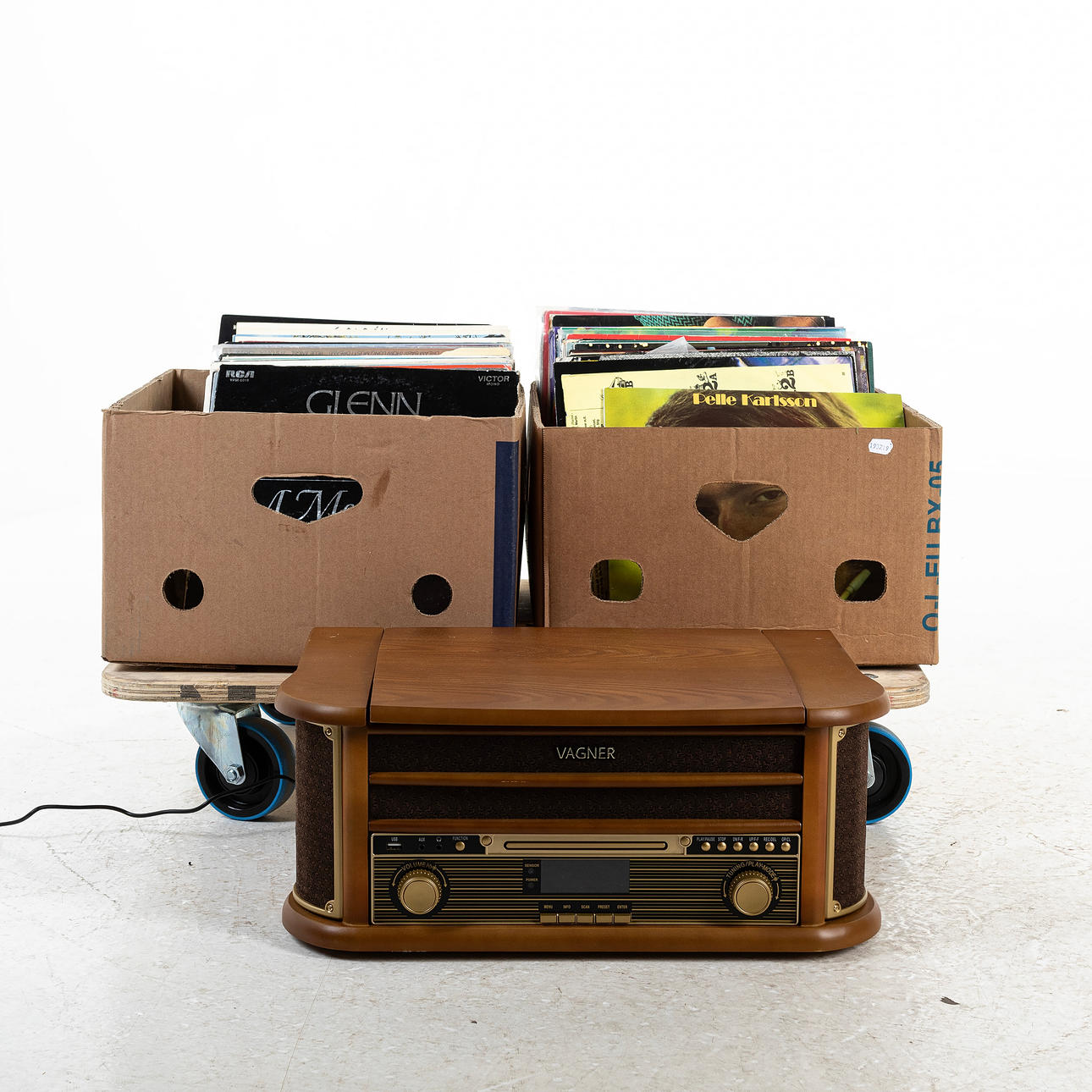 MUSIC FACILITY, Vagner 940, contemporary with LPs.