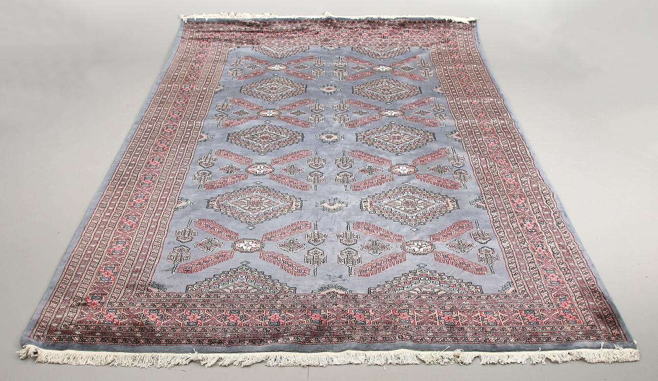 MATTA, konstsilke, Orientalisk,1900-tal. 300 x 220 cm.