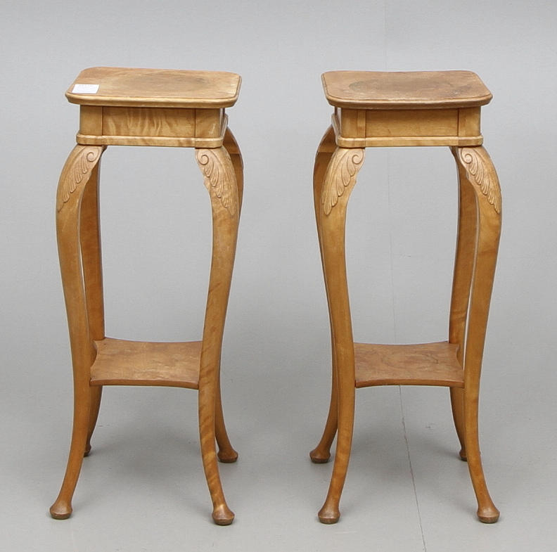 PIEDESTALER ett par björk, 1920-30-tal.