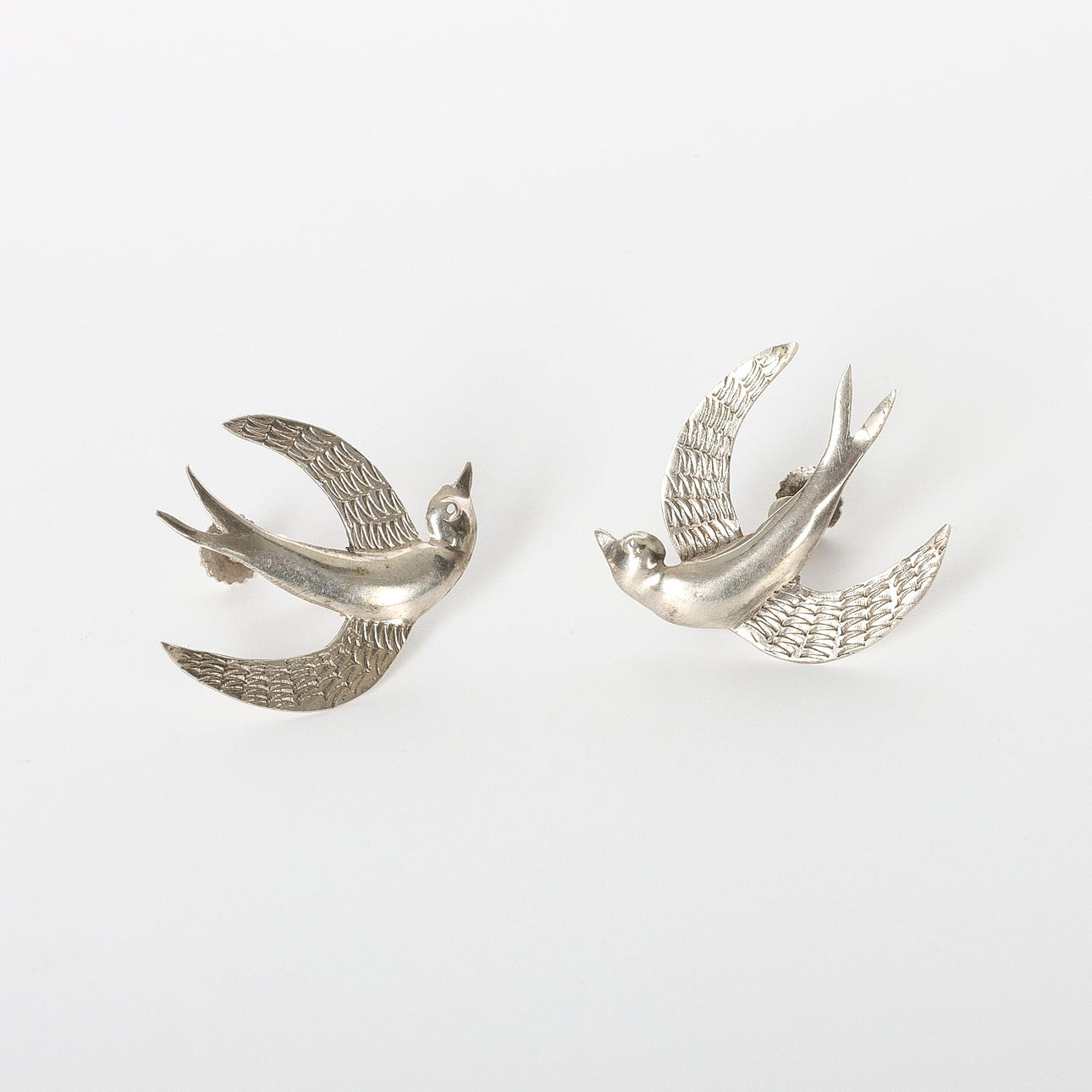 EARRINGS, 1 pair, Peace doves, silver, 1945.