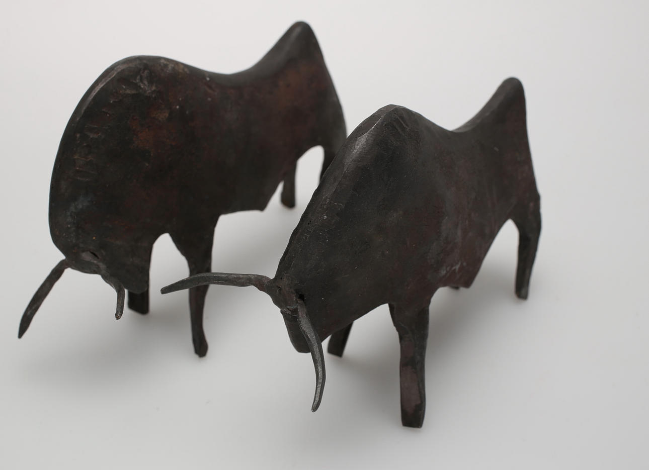 SKULPTURER, ett par, gjutjärn.