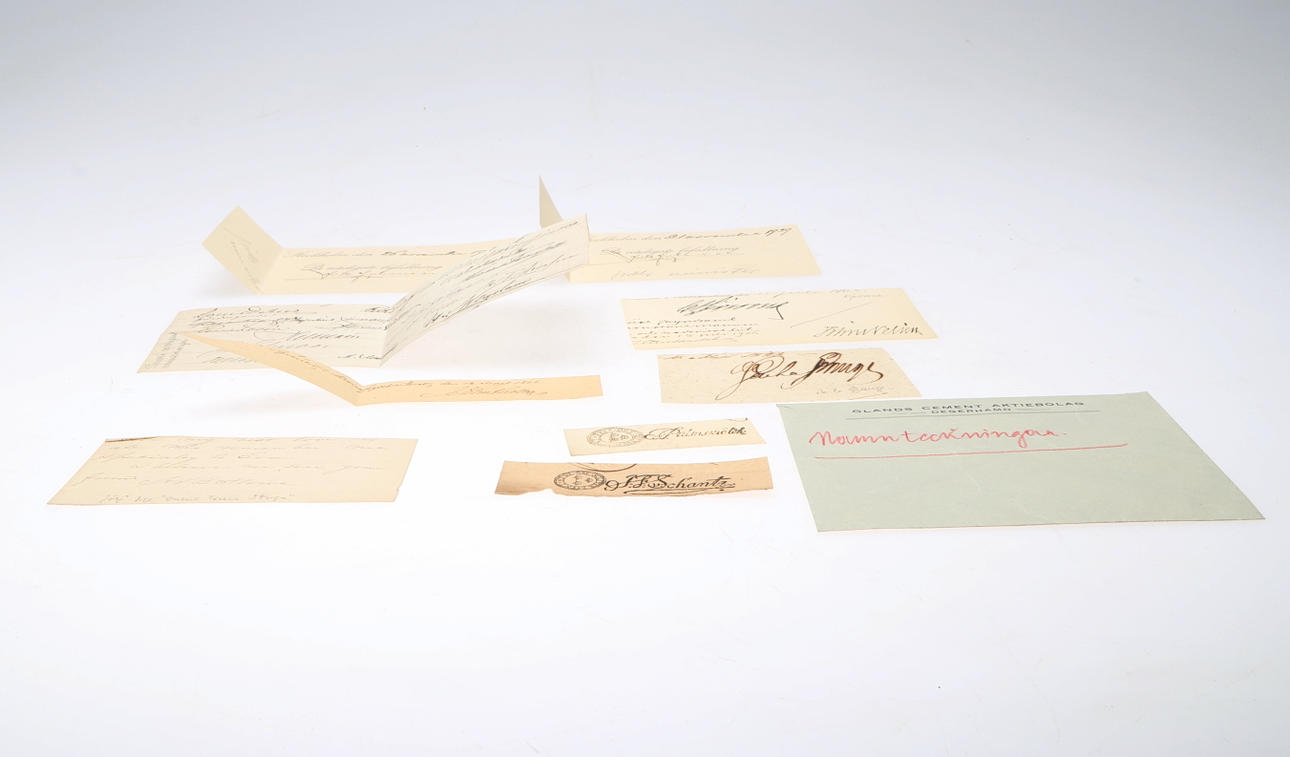 SAMLING NAMNTECKNINGAR M M, 9 delar, bl a dåvarande svenska regeringens namnteckjningar, 18/1900-tal.