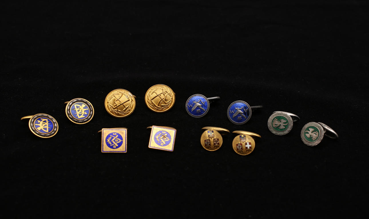 MANSCHETTKNAPPAR, 6 par. frimurarsymboler och vapensymboler.