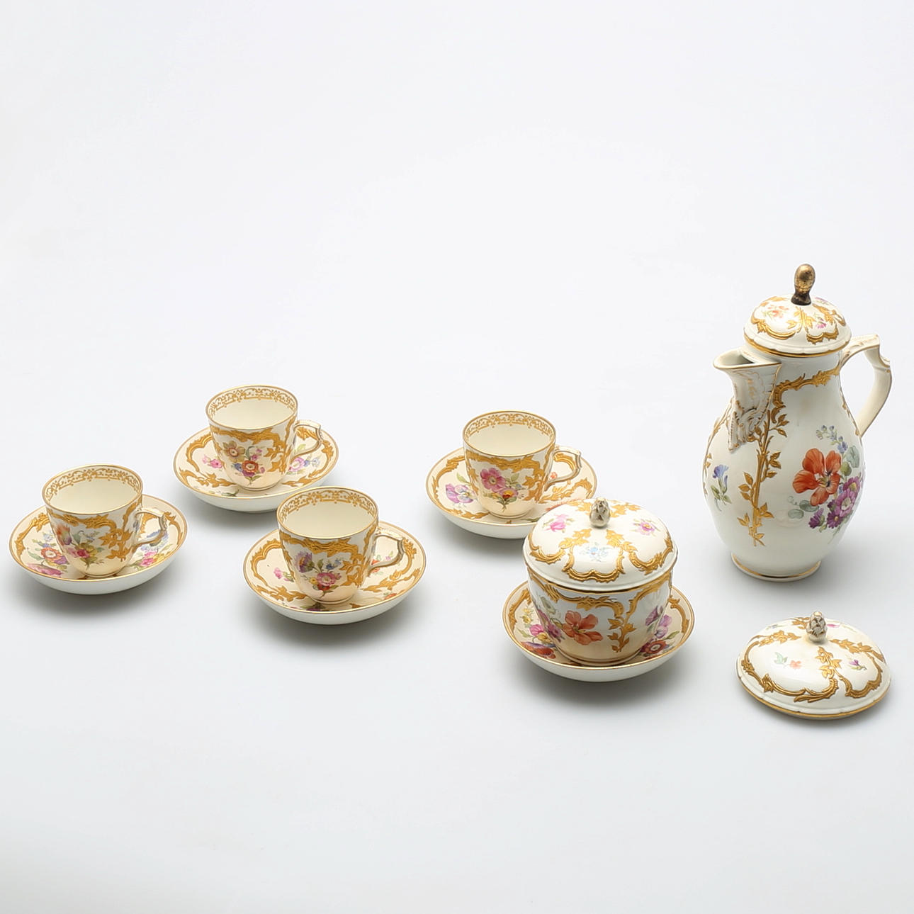 KAFFESERVIS i porslin, 12 delar, KPM 1832-1911.