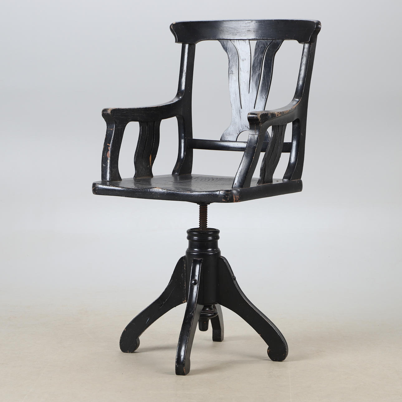 KARMSTOL, svartmålad, 1900-tal.