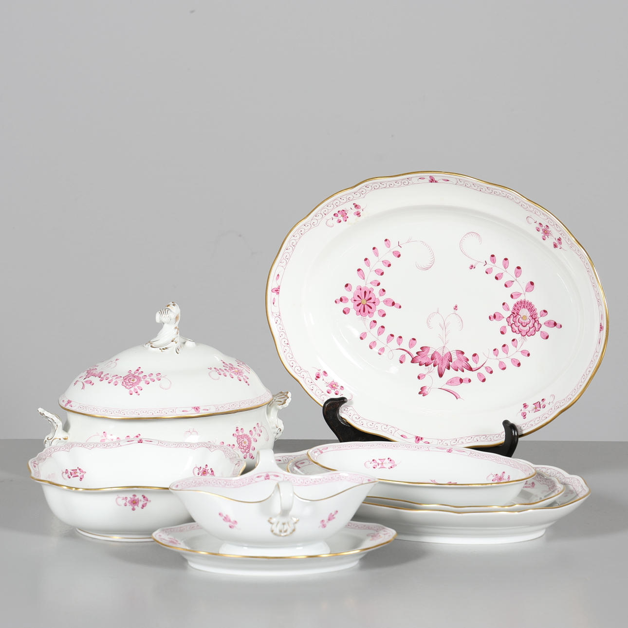 A set of 7 “Indischi” tableware, Meissen.