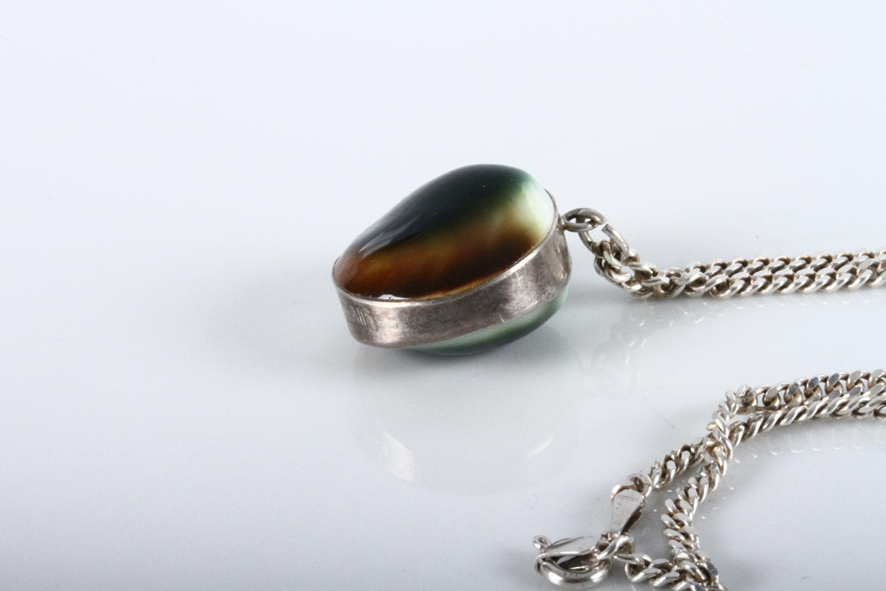 KAULAKORU, riipuksella, sterlinghopeaa.