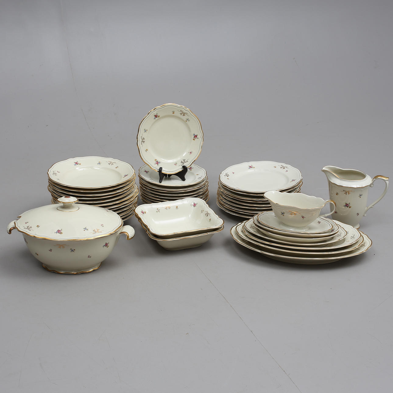 MATSERVIS, 42 delar, Hackefors.