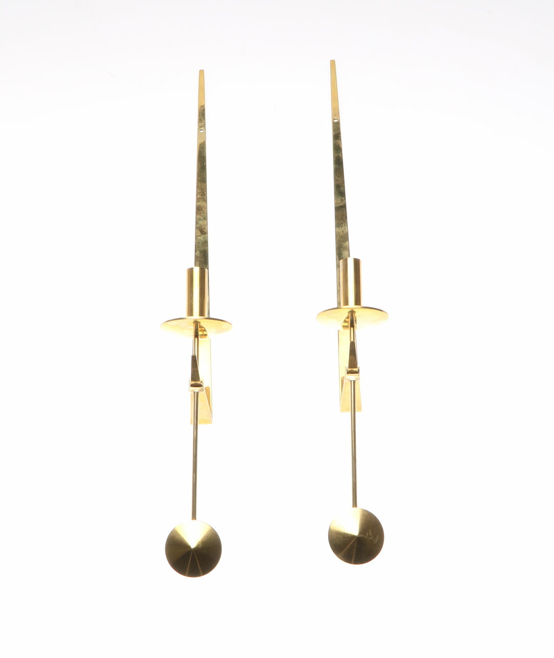 VÄGGLJUSSTAKAR, ett par, mässing, "Pendel", Pierre Forsell, Skultuna.