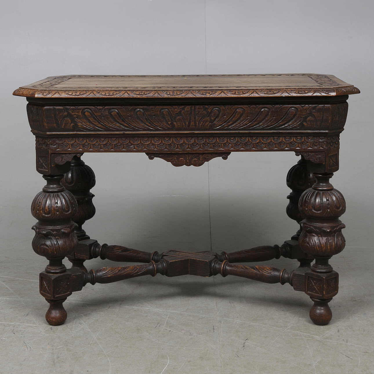 BORD, renässans-stil,1900-tal.