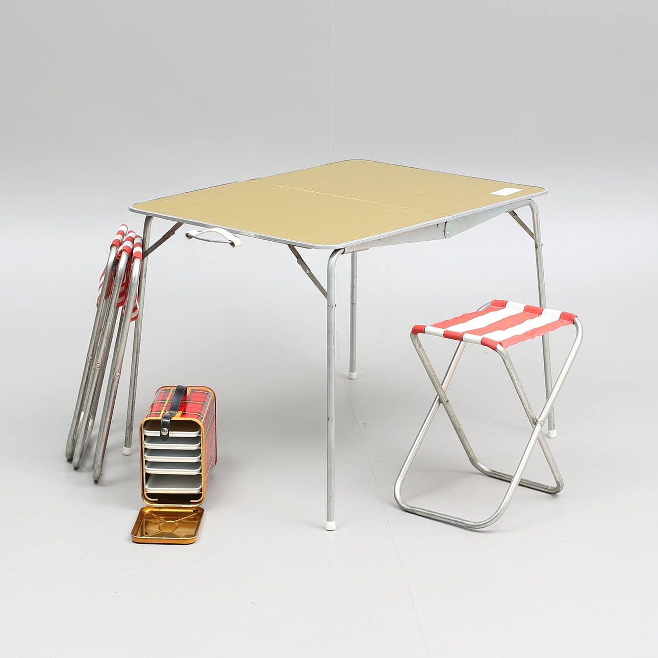 PICKNICKBORD samt PICKNICKVÄSKA, 1900-talets mitt/andra hälft.