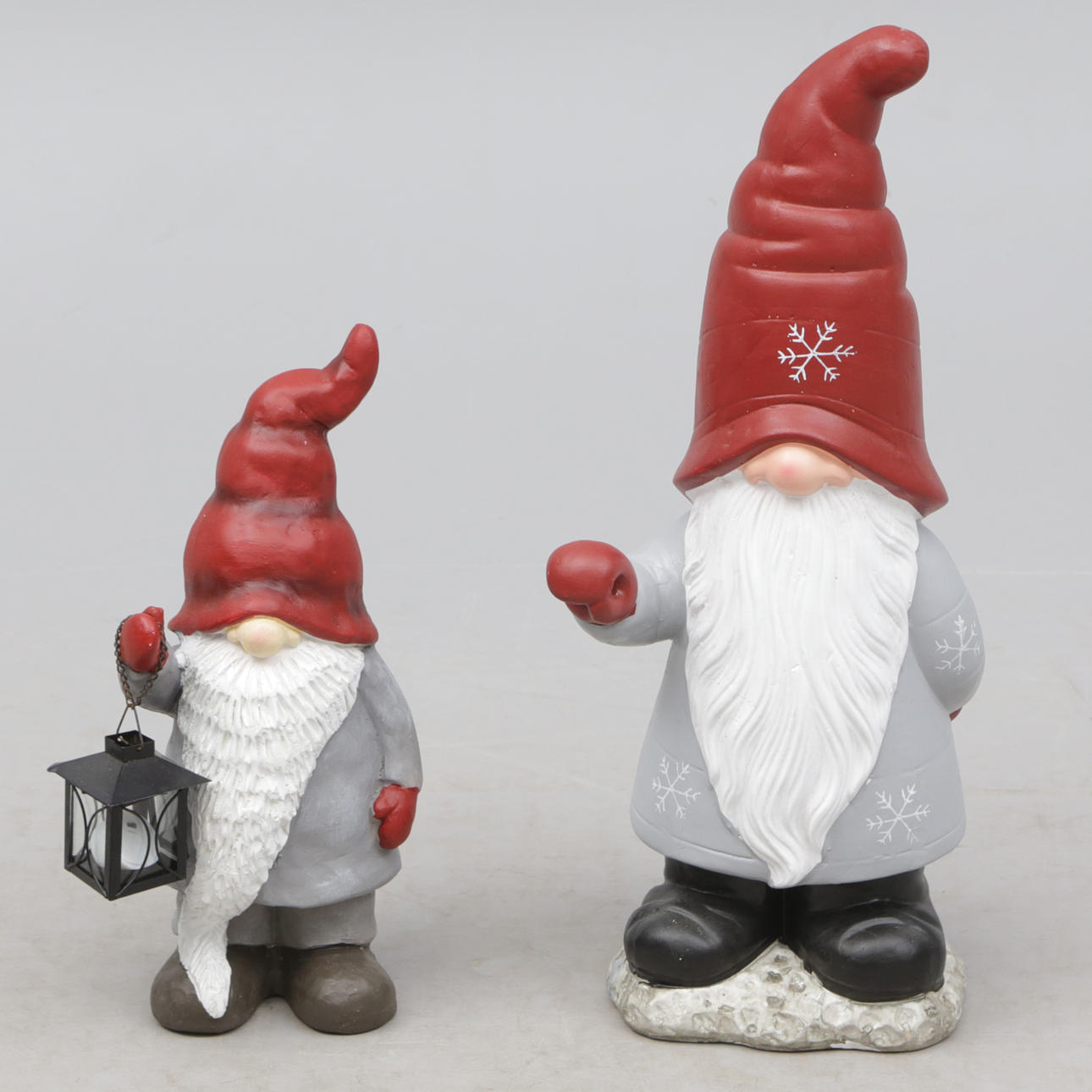 TOMTAR, 2 st. stora, porslin.