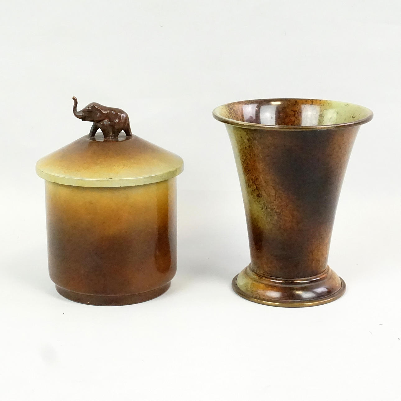 JARRÓN, TARRO CON TAPA, bronce. Bl y Jbe Bronze.