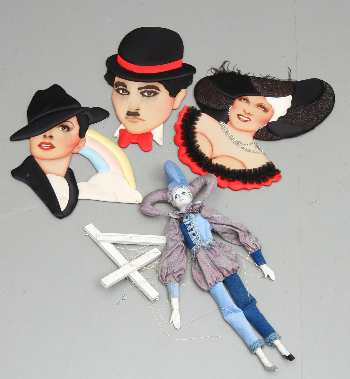 VÄGGDEKORATIONER, 3 st, Ol softies, MARIONETTDOCKA.