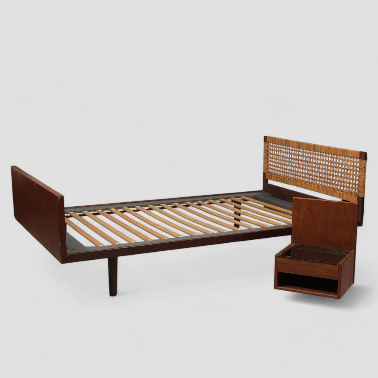 HANS J WEGNER. Bed with teak bedside table with wicker. Getama.(2nd).