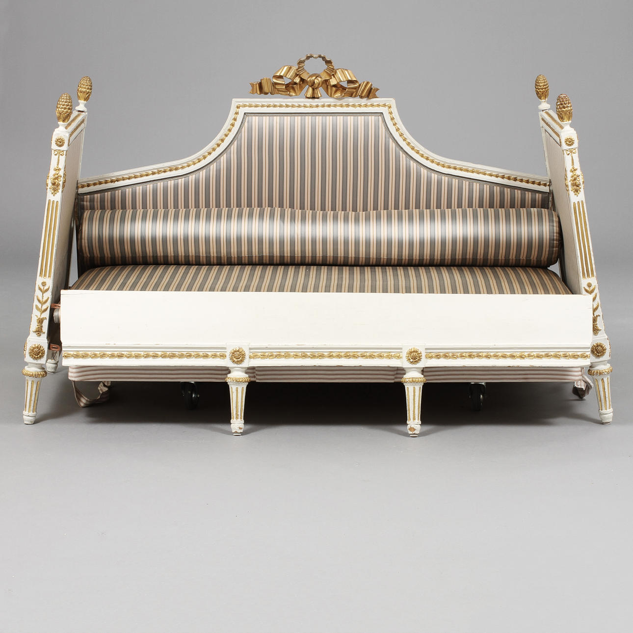 DAGBÄDD, gustaviansk stil, delvis 1800-tal.