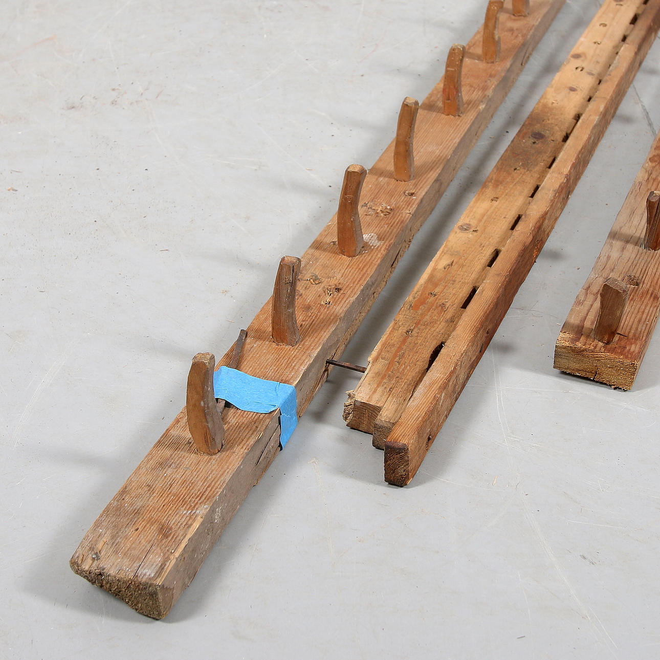 KNOPPBRÄDOR / VERKTYGSLIST, fur, Allmoge, 1800-tal.