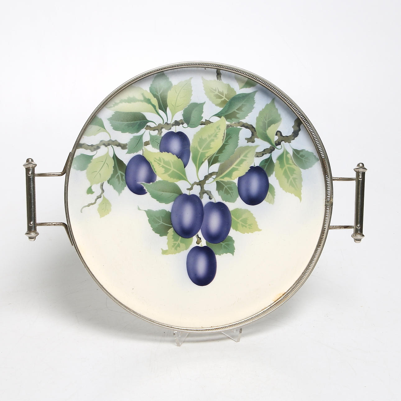 BRICKA. porslin och vitmetall, omkring sekelskiftet 18/1900.