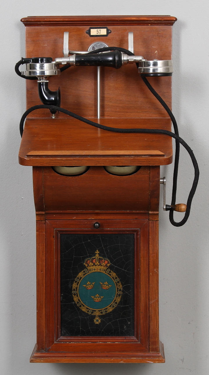 VÄGGTELEFON, 1900 talets första hälft.