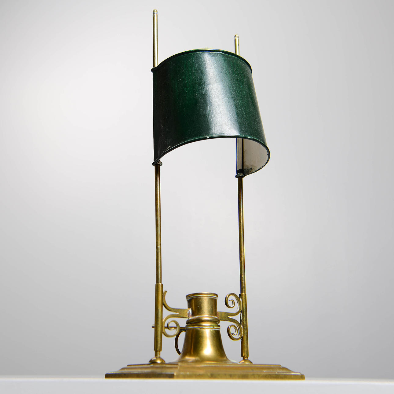 Lysestage, engelsk stil, 20. århundrede.