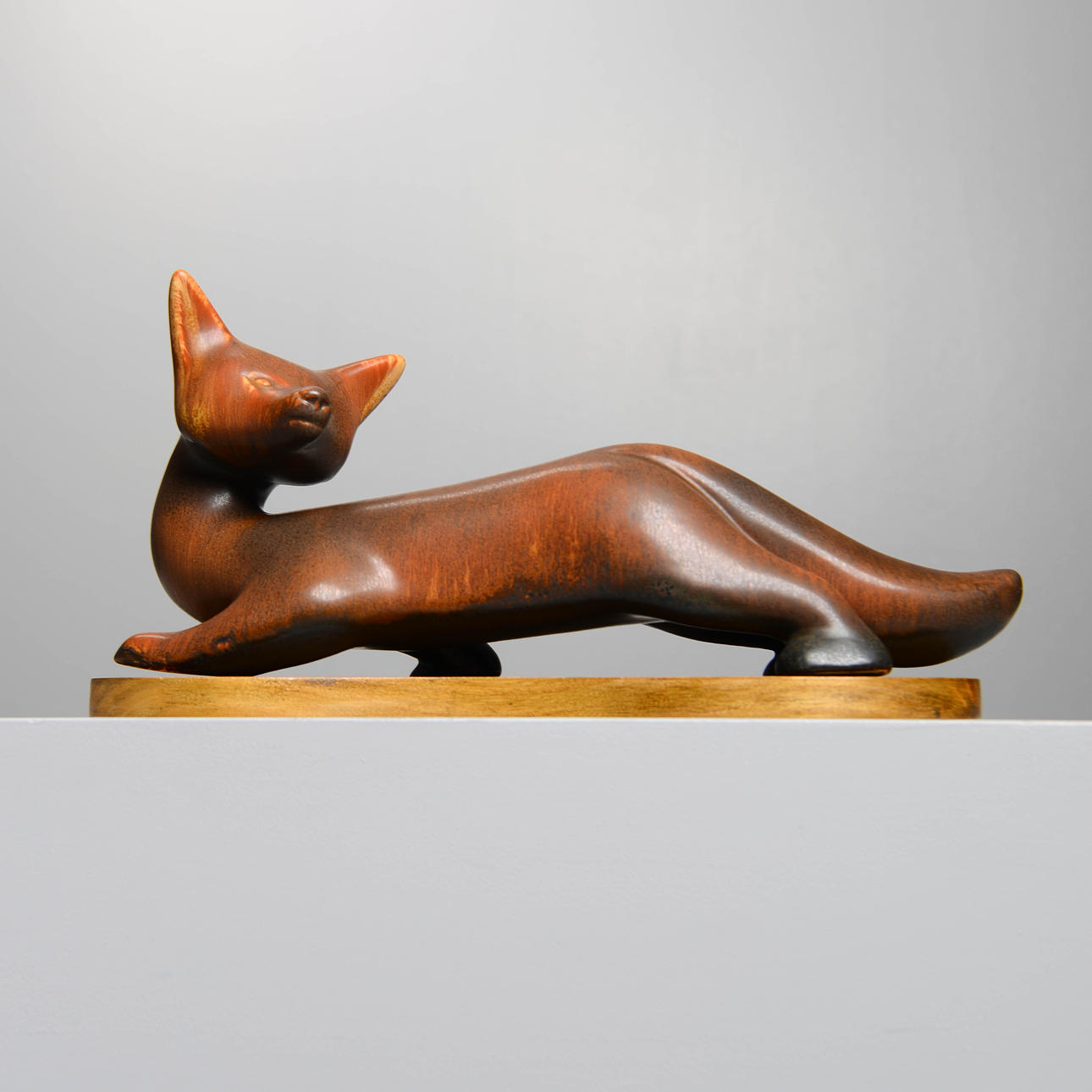 GUNNAR NYLUND. Figurin, räv, stengods, Rörstrand. Keramik & Porslin ...
