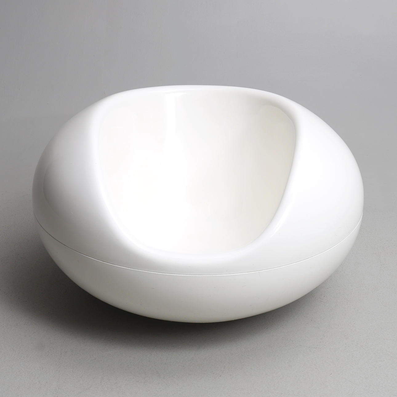 EERO AARNIO. Fåtölj, "Pastill", glasfiber.