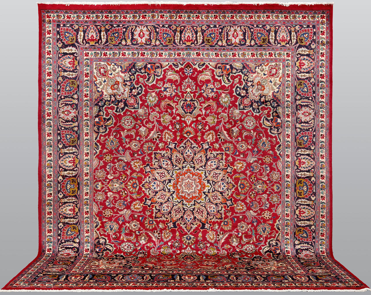 ORIENTMATTA. Meshed, 352 x 297 cm.