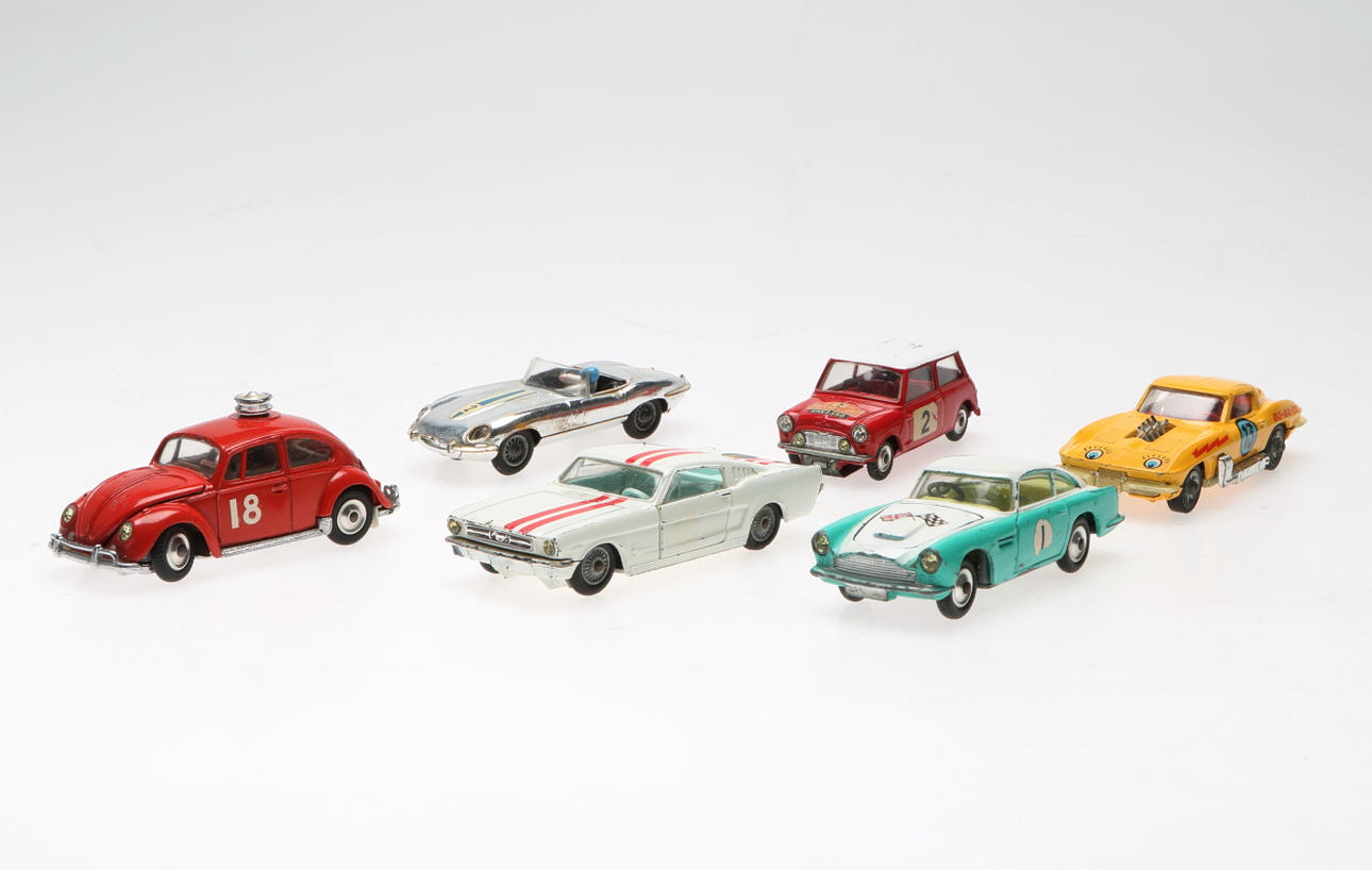CORGI TOYS, 6 modellbilar, 1900-talets andra hälft.