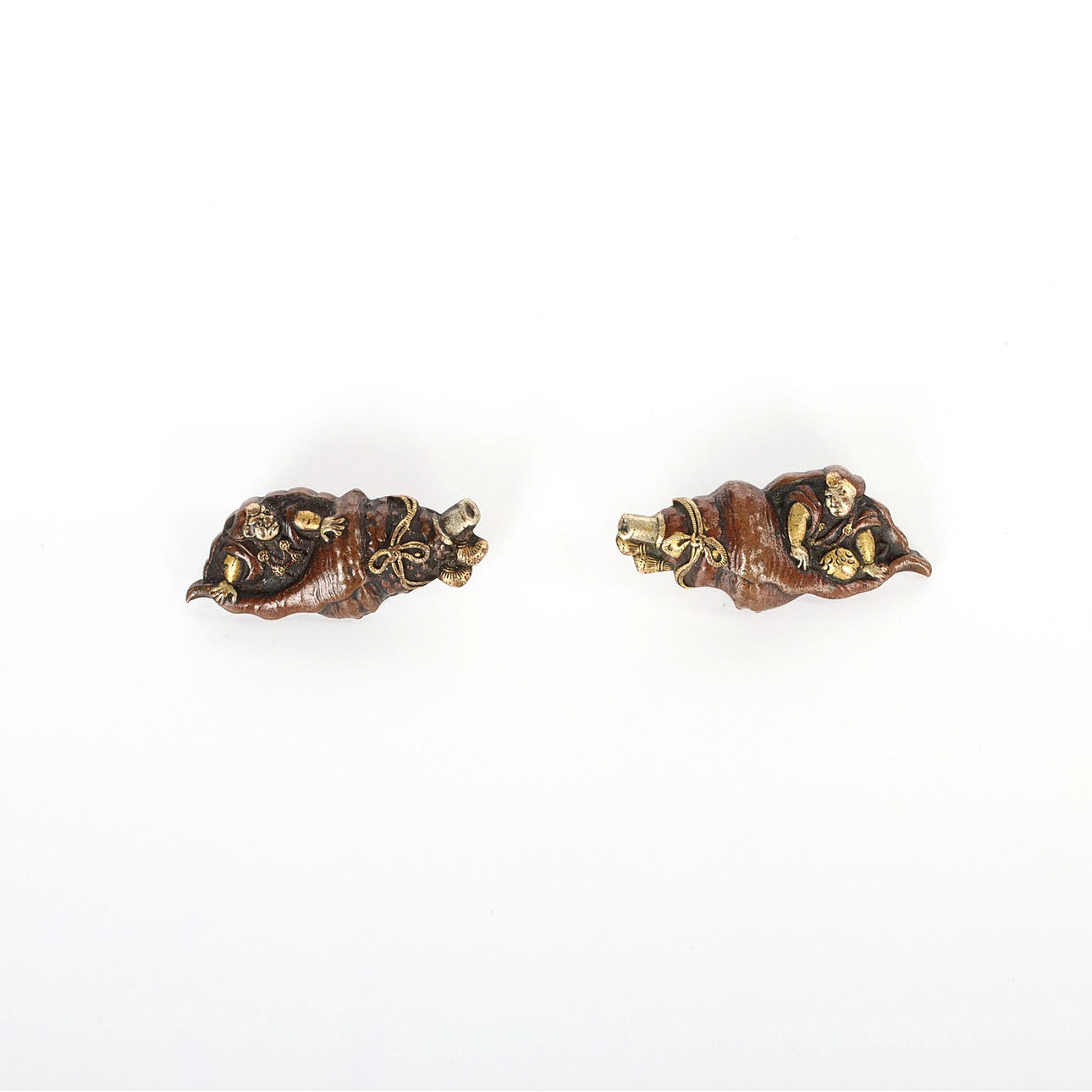 MENUKI, Bench in shell, 19th century, Japan, signed.