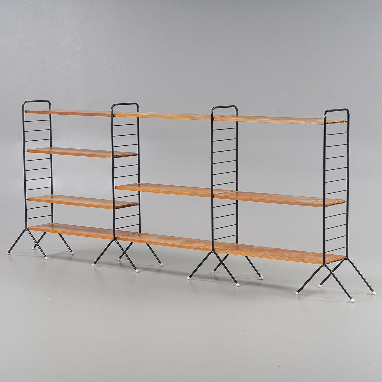 HYLLSYSTEM Stringmodell, 1960-tal. Möbler - Skåp & Hyllor - Auctionet