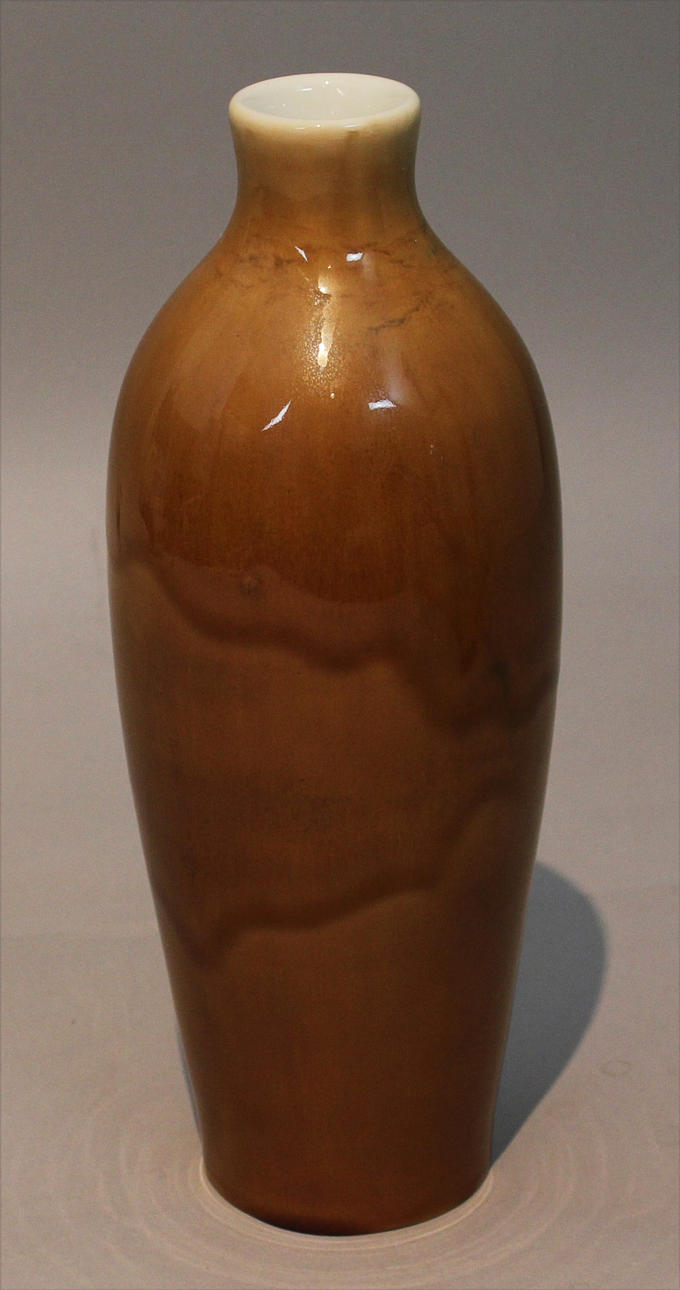 Vas. Porslin. Sent 1800-tal. Märkt Rörstrand.