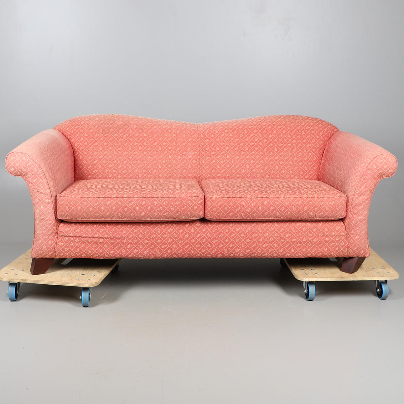 EN STOR TVÅSITSIG SOFFA FRÅN MULTIYORK.