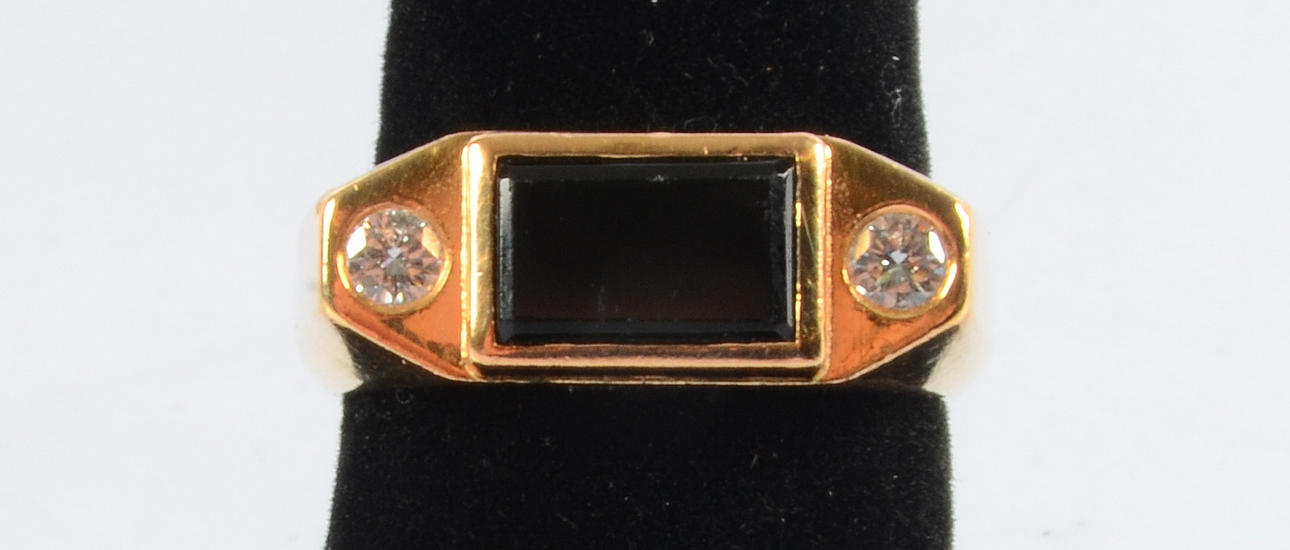 KLACKRING MED DIAMANTER OCH TURMALIN, 18K, Wranges, Göteborg, 2001.