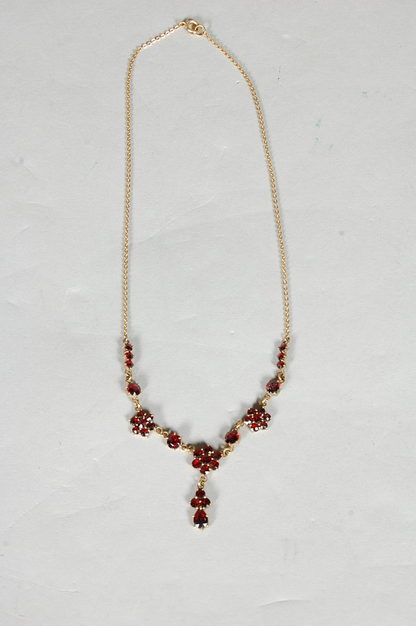 HALSBAND, granater, 1900-talets början.