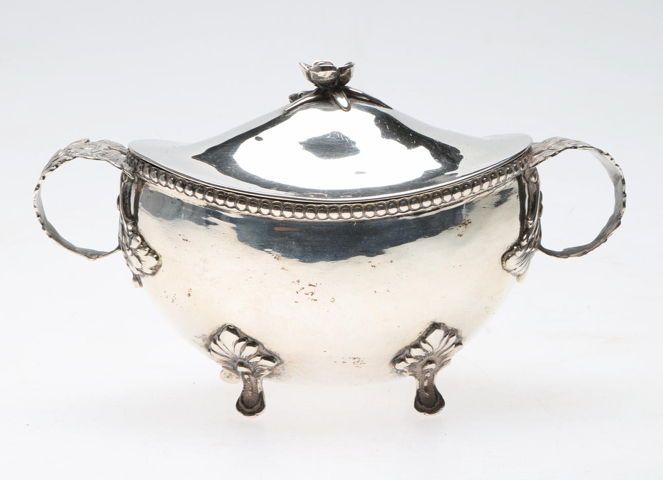 SOCKERSKÅL MED LOCK, silver, rokokostil, stämplad "835", svenska importstämplar, troligen 1900-tal.