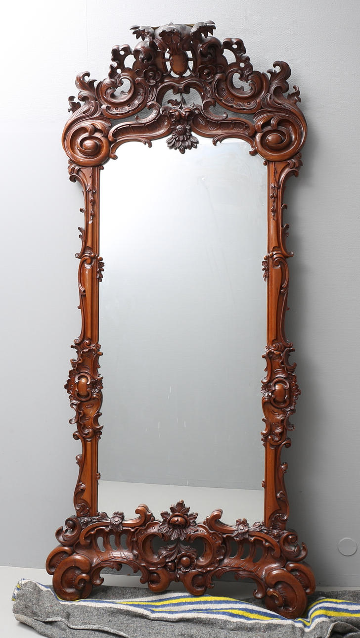 GOLVSPEGEL, nyrokoko, 1800-talets slut.