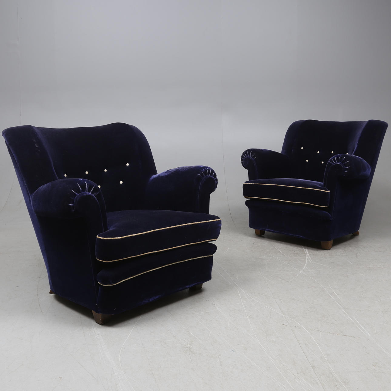 FÅTÖLJER, ett par, 1940/50-tal.