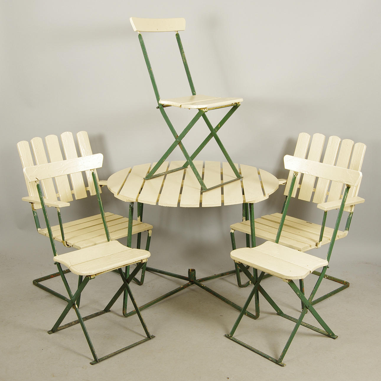 TRÄDGÅRDSGRUPP, bord samt 6 stolar, bla Grythyttans stålmöbler.