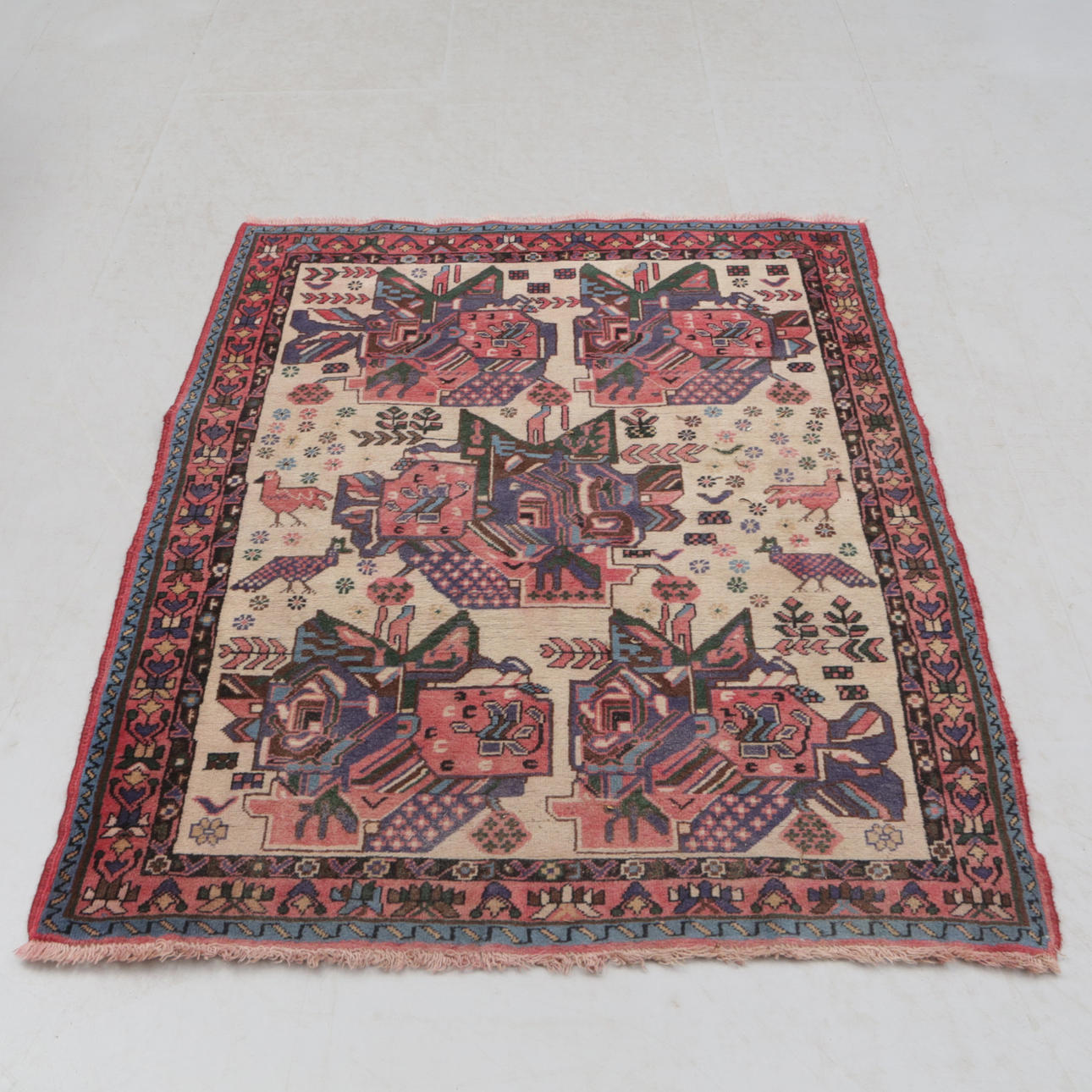 TEPPICH, rot*blau. orientalisch. 150 x 121 cm.