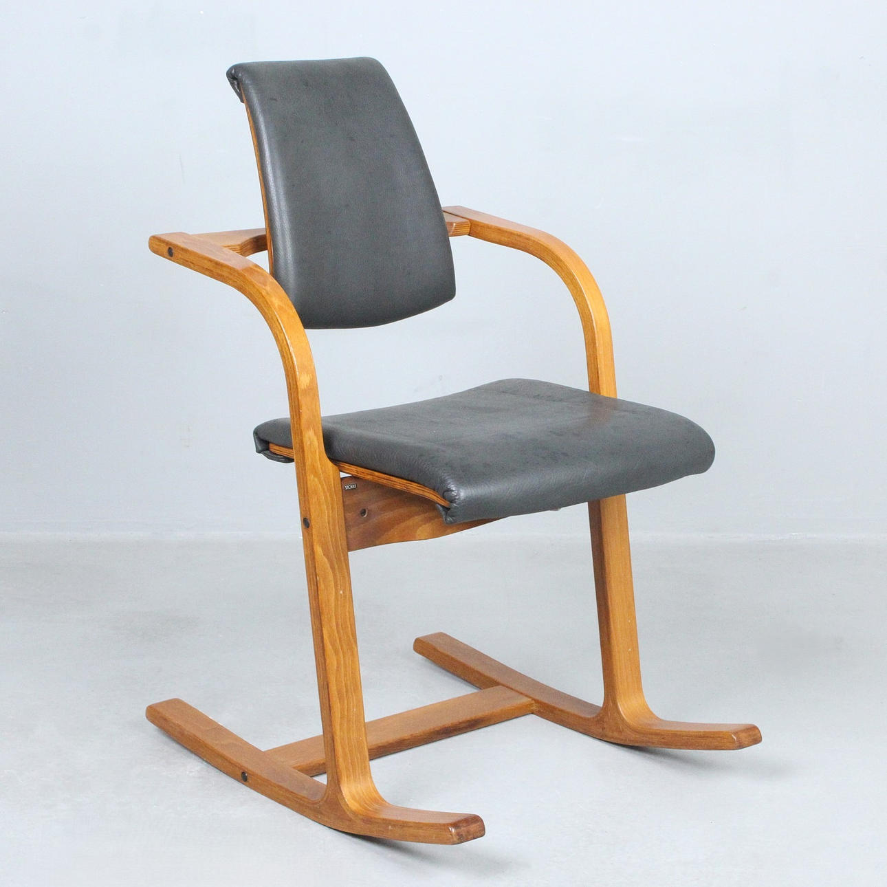 PETER OPSVIK. Stokke. gungstol/fåtölj.