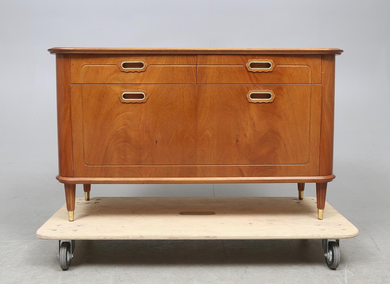 SIDEBOARD, 1900-talets mitt.