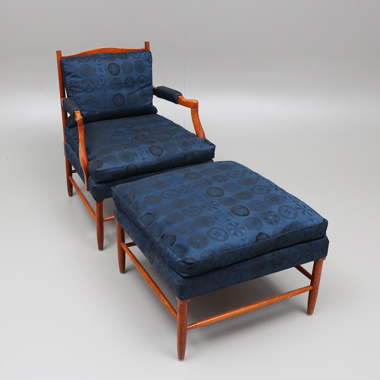 FÅTÖLJ med FOTPALL, Gripsholmsmodell.