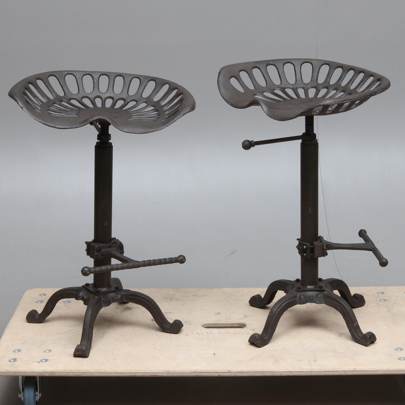 BARSTOLAR, 2 st, järn, industristil, 2000-tal.